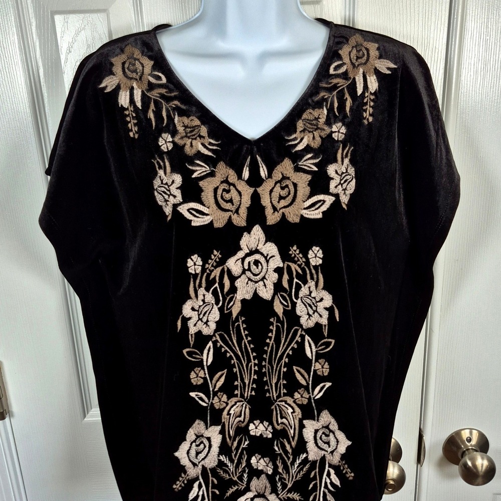 THML black and silver embroidered floral velvet top women's medium - Picture 2 of 10